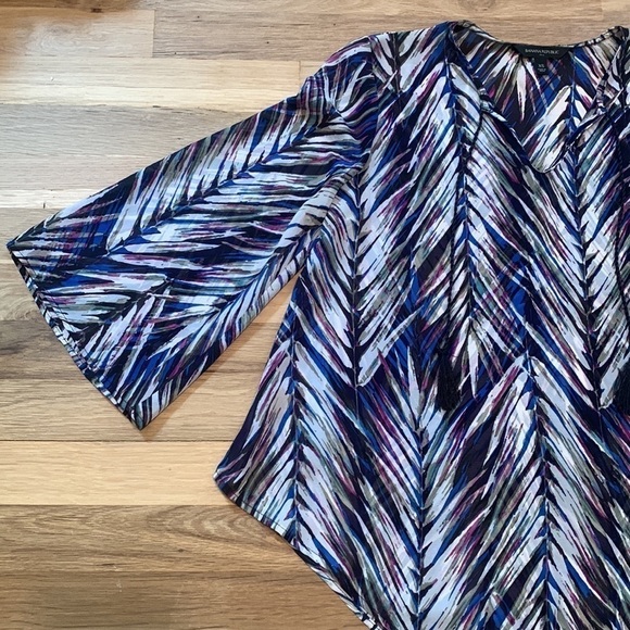 BANANA Republic 3/4 Bell Sleeve Semi Sheer Leaf Pattern Tunic Blouse Women’s XS - Picture 4 of 16